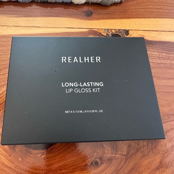 RealHer Long-Lasting Lip Gloss Kit - Picture 1 of 3